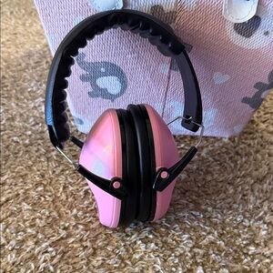 Kids Pink Noise-Reducing Earmuffs - Comfortable Hearing Protection